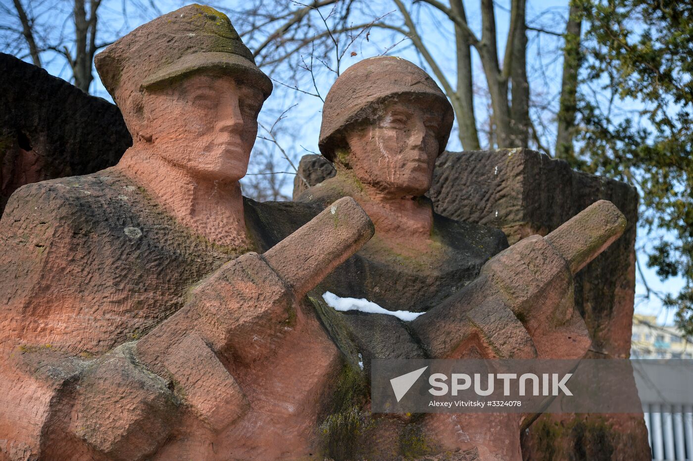 Monuments to Soviet soldiers in Poland