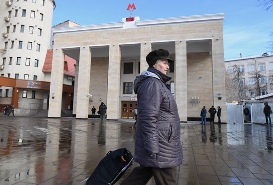 Opening of southern entrance hall of Sportivnaya metro station