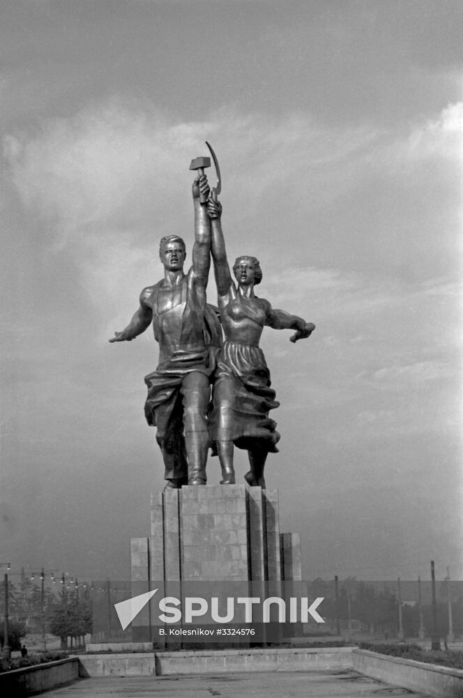 Worker and Kolkhoz Woman by Vera Mukhina
