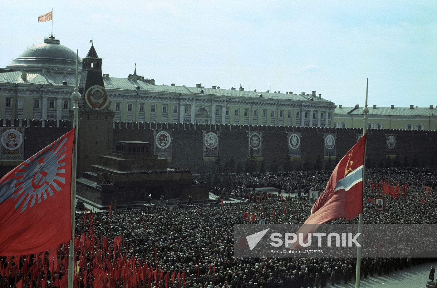 Gagarin welcomed in Moscow