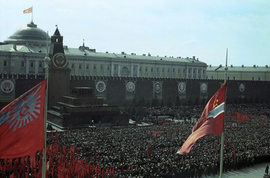 Gagarin welcomed in Moscow