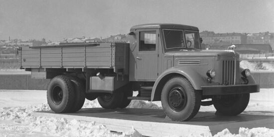 MAZ-525 truck