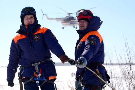 Airborne landing drill of EMERCOM rescuers in Khabarovsk Territory