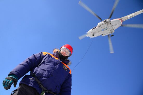 Airborne landing drill of EMERCOM rescuers in Khabarovsk Territory