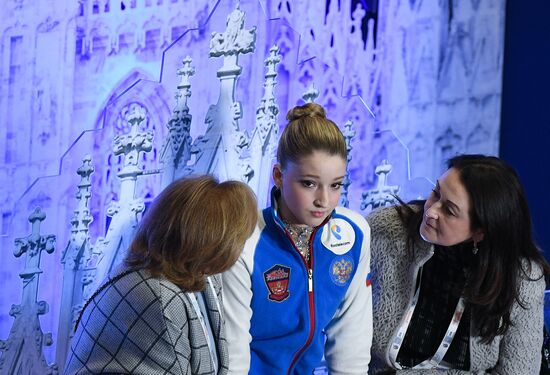 Figure skating. World Championships. Women. Short program