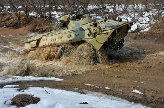 Pacific Fleet Marines get new BTR-82A armored personnel carriers