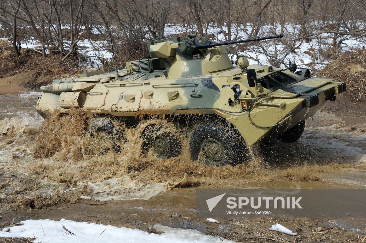 Pacific Fleet Marines get new BTR-82A armored personnel carriers