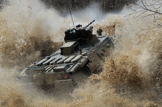 Pacific Fleet Marines get new BTR-82A armored personnel carriers