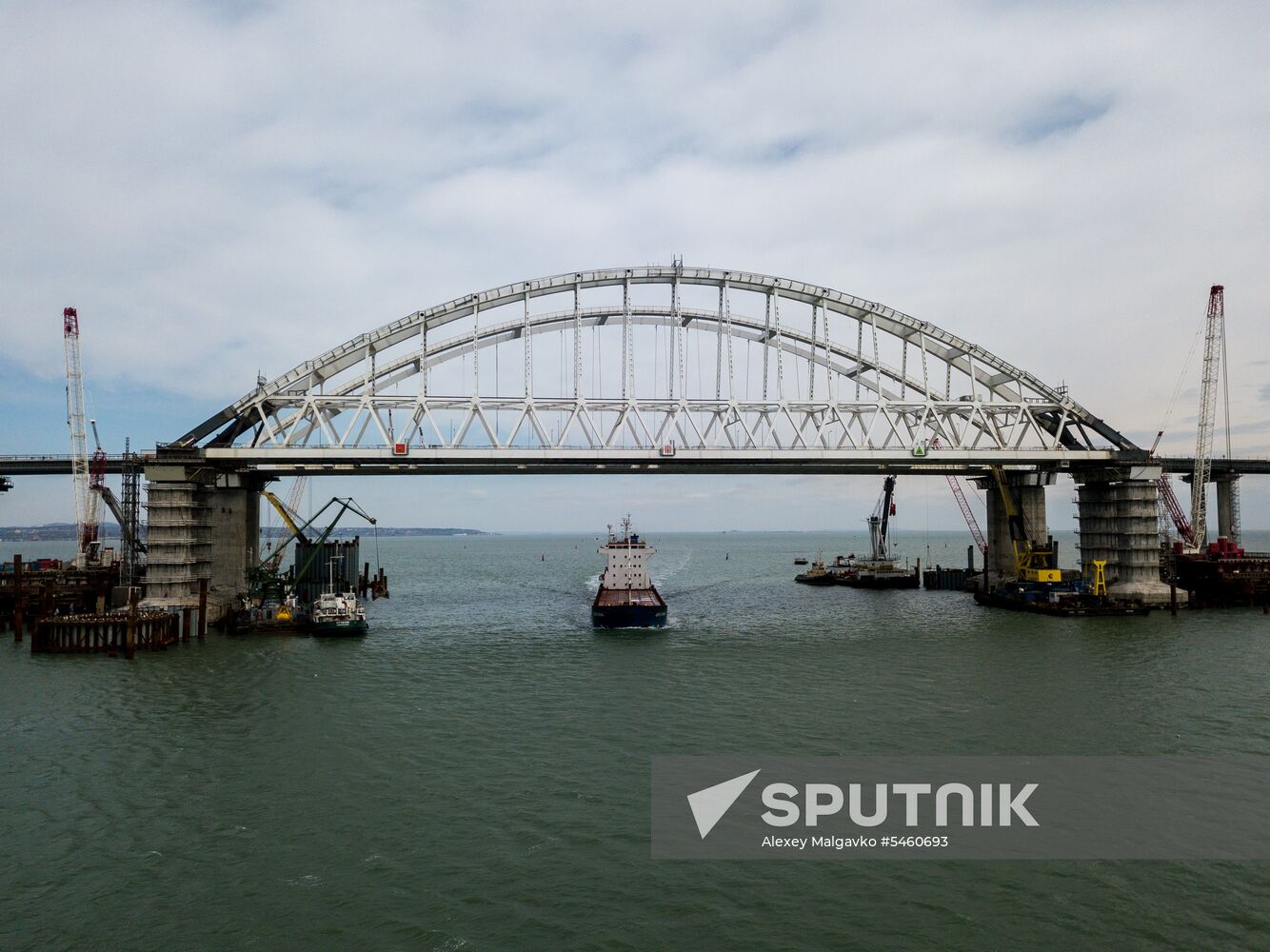 Crimean Bridge under construction