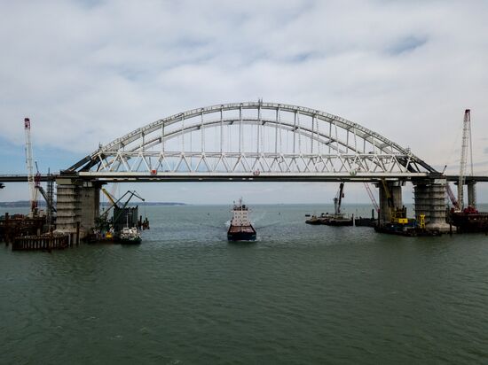 Crimean Bridge under construction