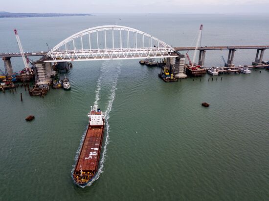 Crimean Bridge under construction