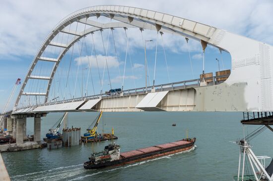 Crimean Bridge under construction
