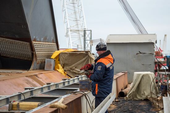 Crimean Bridge under construction