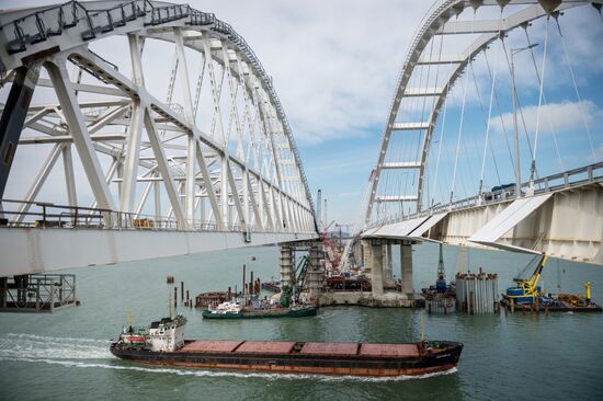 Crimean Bridge under construction