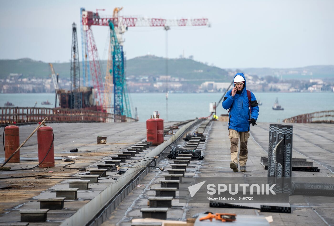 Crimean Bridge under construction