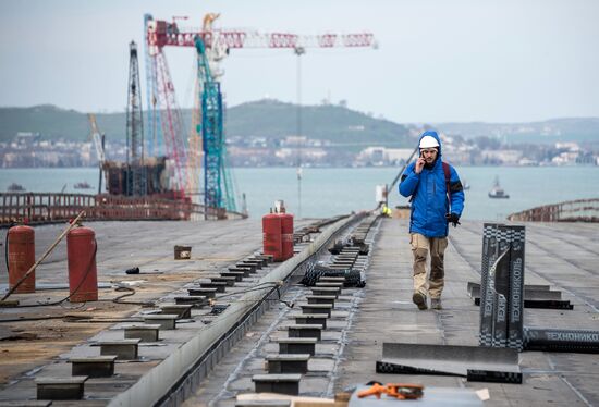 Crimean Bridge under construction