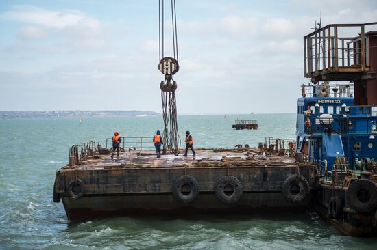 Crimean Bridge under construction