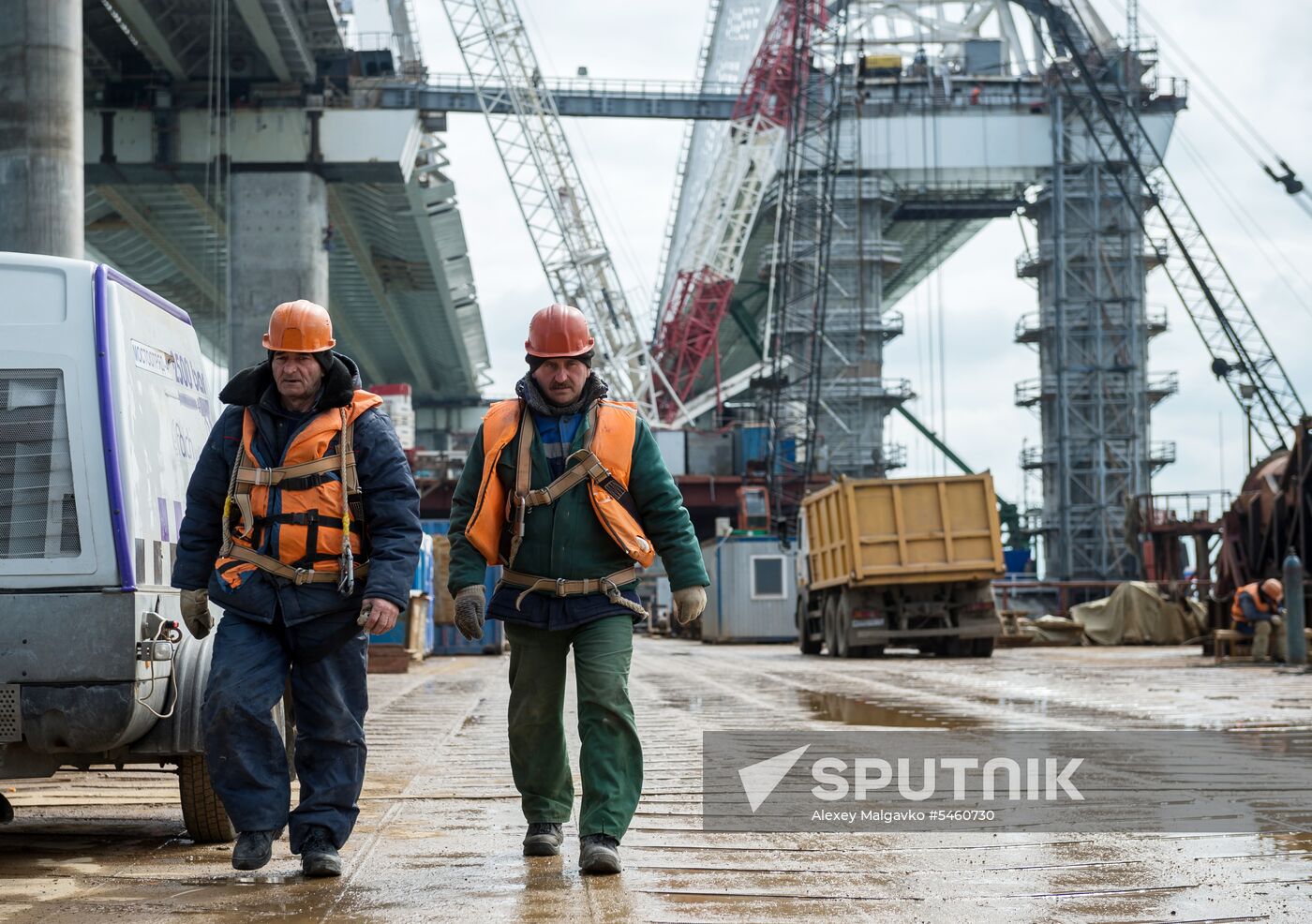 Crimean Bridge under construction