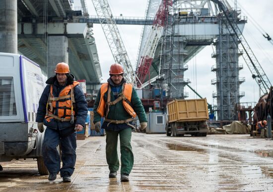 Crimean Bridge under construction