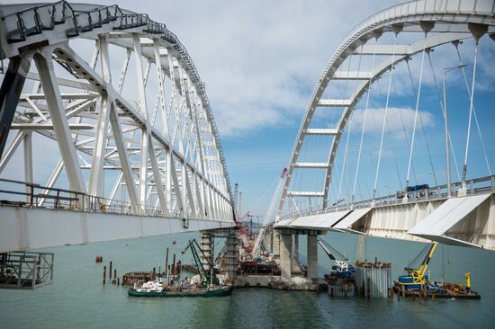 Crimean Bridge under construction