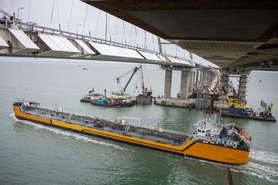 Crimean Bridge under construction