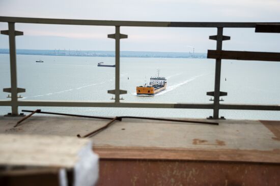 Crimean Bridge under construction