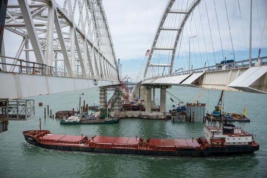 Crimean Bridge under construction