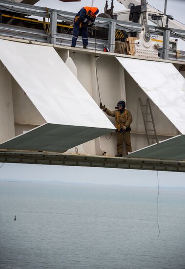 Crimean Bridge under construction
