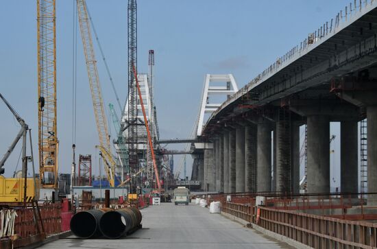 Crimean Bridge under construction