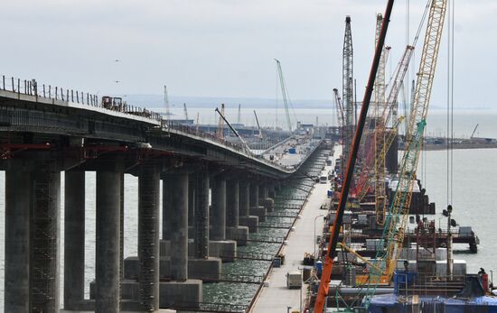 Crimean Bridge under construction