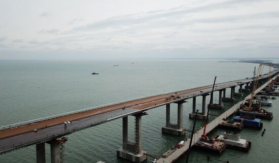 Crimean Bridge under construction