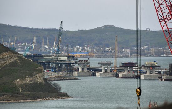 Crimean Bridge under construction