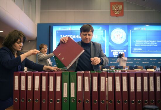 Announcement of results of voting in Russian presidential election