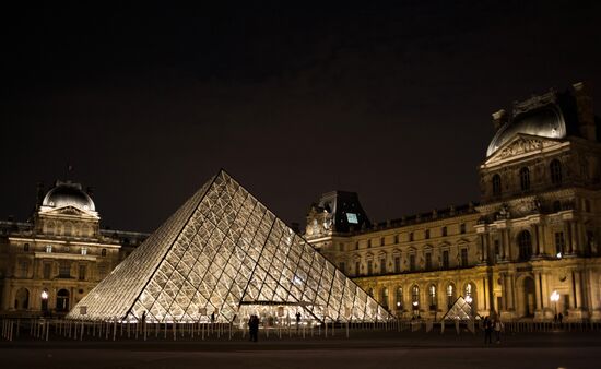 Earth Hour 2018 abroad