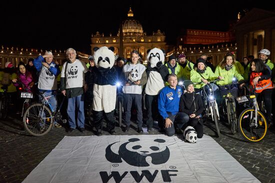 Earth Hour 2018 abroad