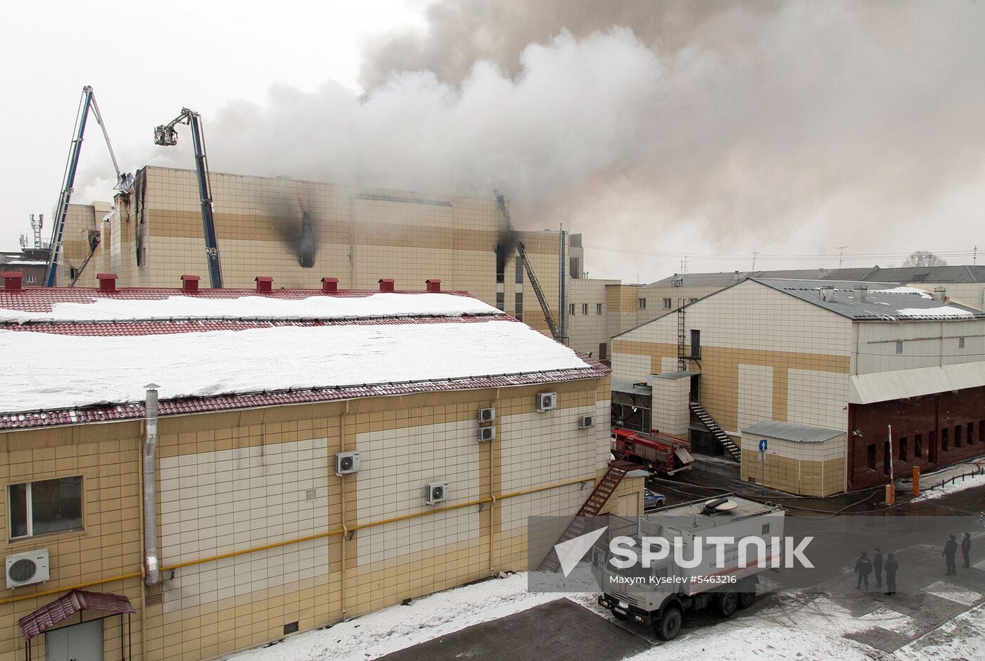 Fire at Zimnyaya Vishnya shopping mall in Kemerovo