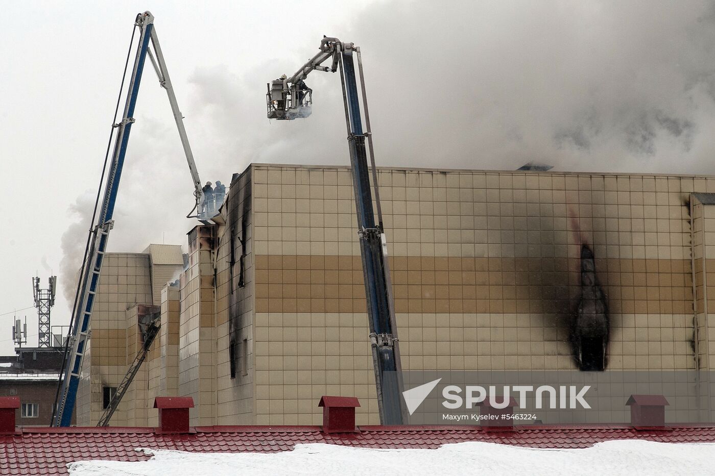 Fire at Zimnyaya Vishnya shopping mall in Kemerovo