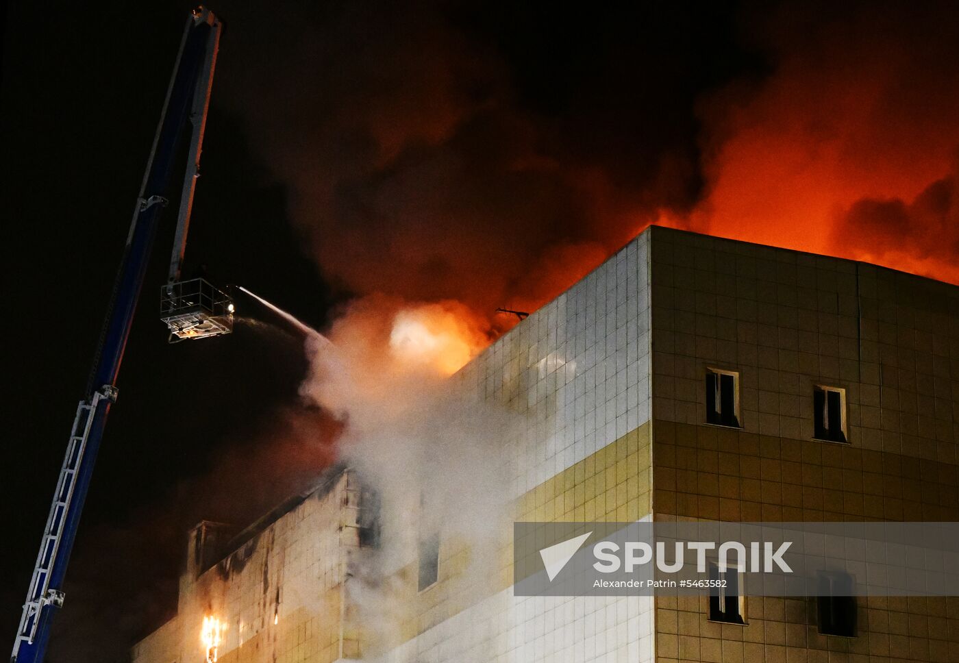 Fire at Zimnyaya Vishnya shopping mall in Kemerovo