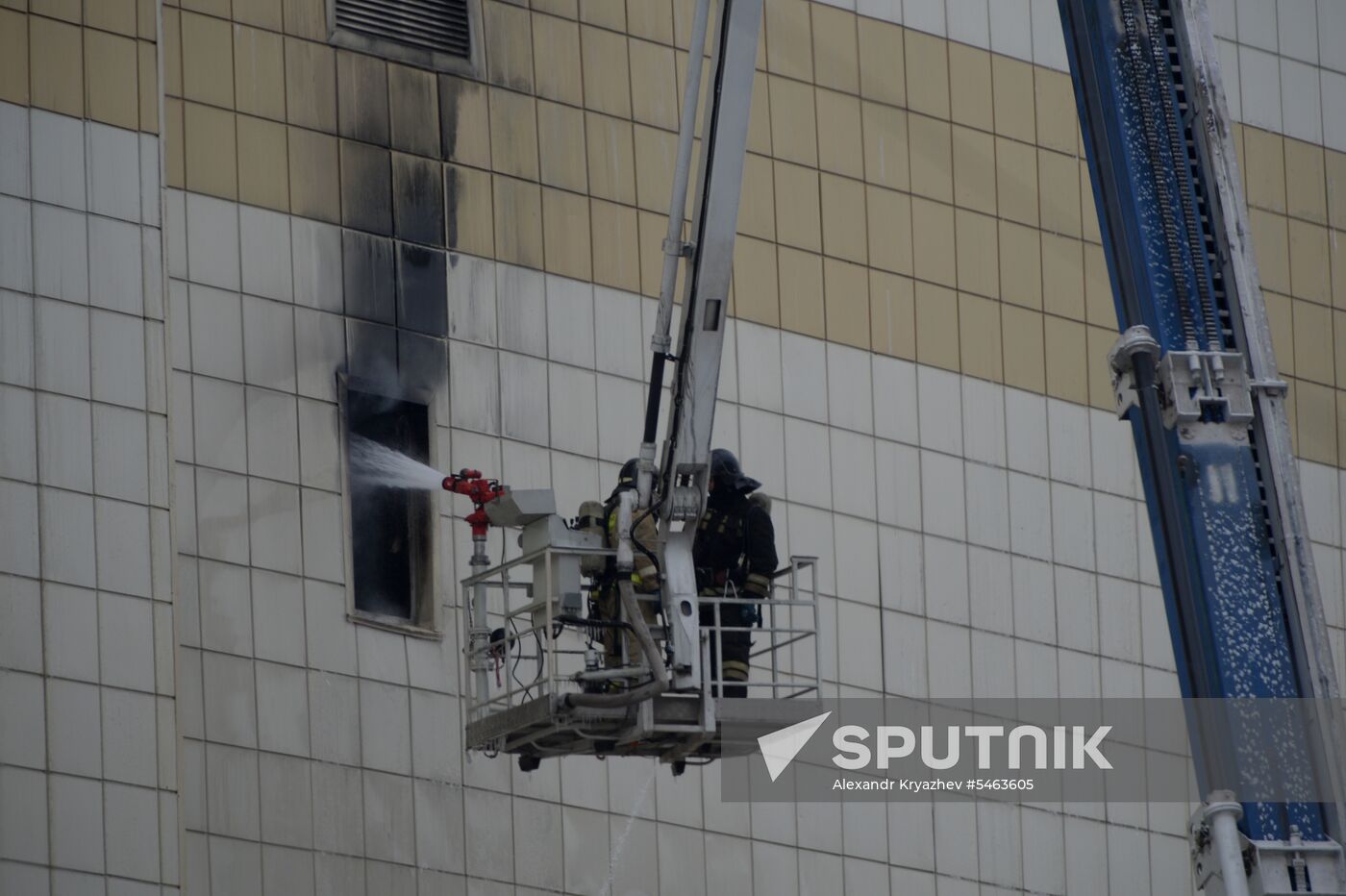 Fire at Zimnyaya Vishnya shopping mall in Kemerovo
