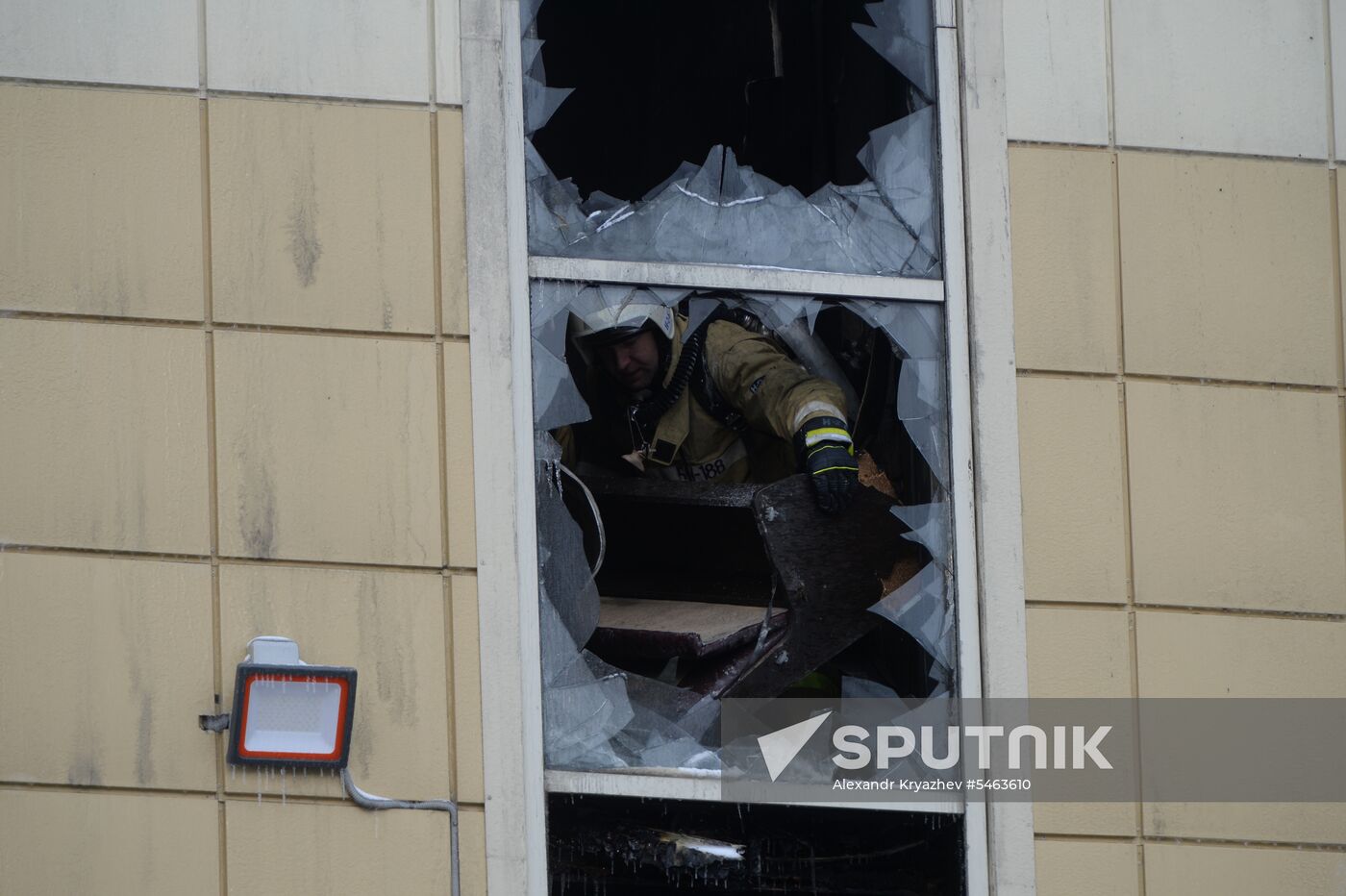 Fire at Zimnyaya Vishnya shopping mall in Kemerovo