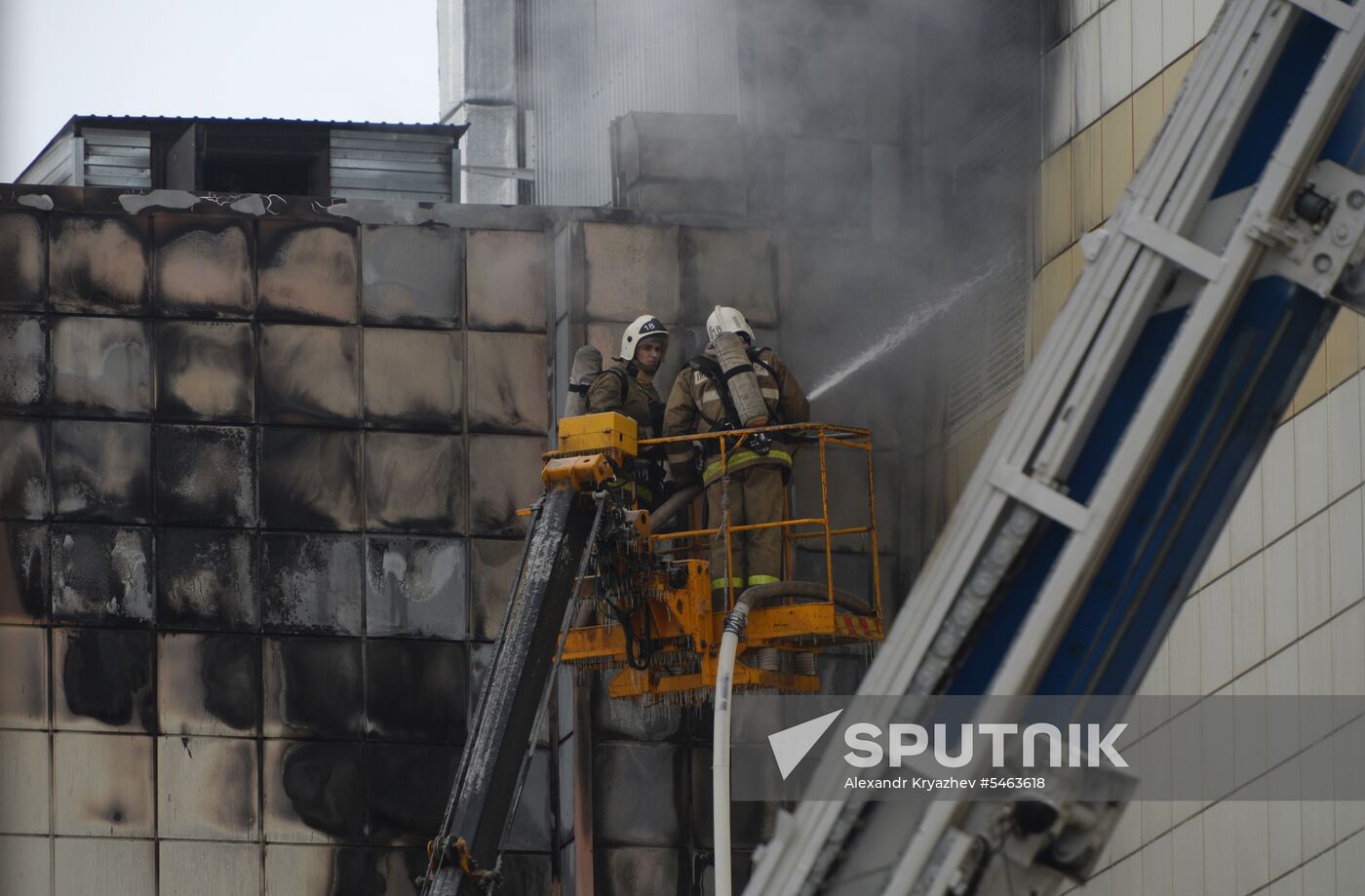 Fire at Zimnyaya Vishnya shopping mall in Kemerovo