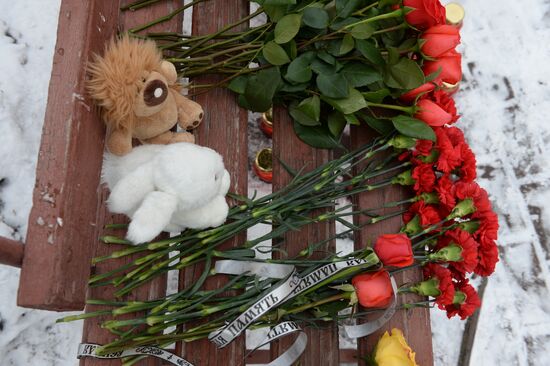 Flowers in memory of Zimnyaya Vishnya shopping mall victims