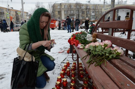 Flowers in memory of Zimnyaya Vishnya shopping mall victims