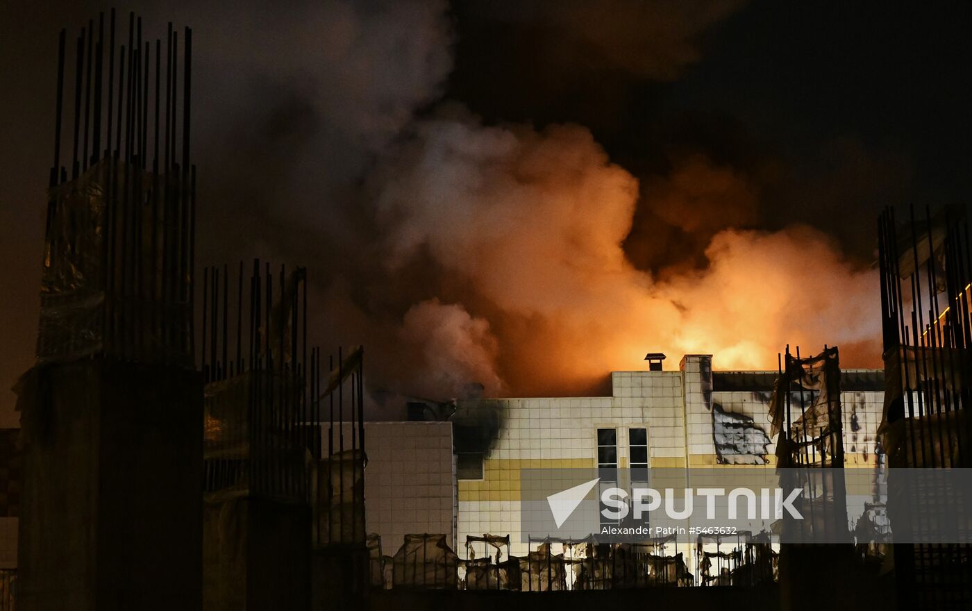 Fire at Zimnyaya Vishnya shopping mall in Kemerovo