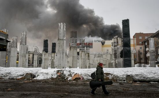 Fire at Zimnyaya Vishnya shopping mall in Kemerovo
