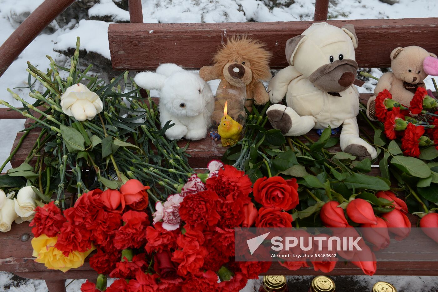 Flowers in memory of Zimnyaya Vishnya shopping mall victims