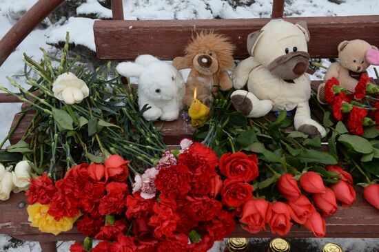 Flowers in memory of Zimnyaya Vishnya shopping mall victims