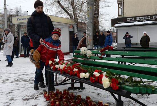 Flowers in memory of Zimnyaya Vishnya shopping mall victims