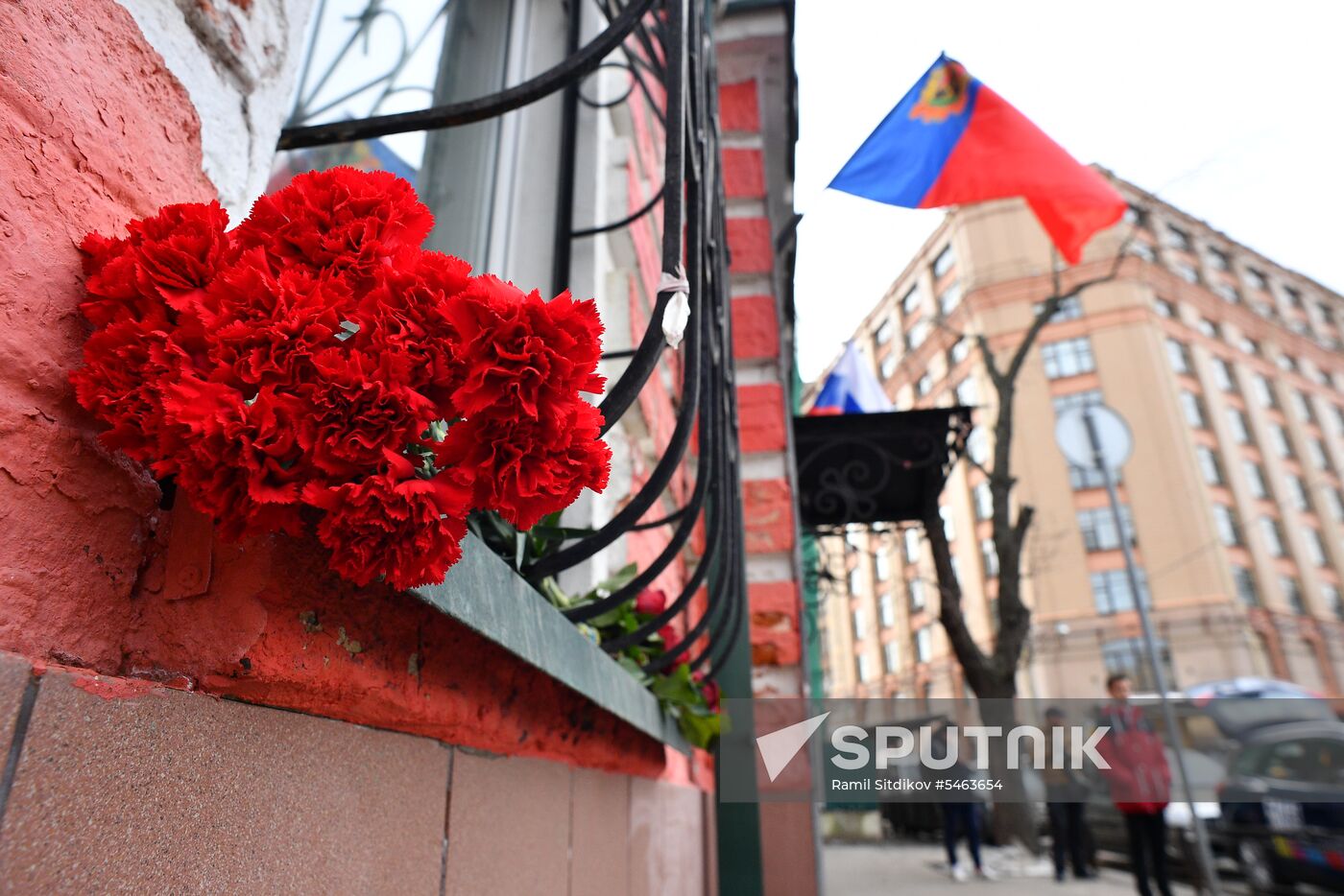 Flowers in memory of Zimnyaya Vishnya shopping mall victims