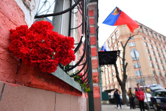 Flowers in memory of Zimnyaya Vishnya shopping mall victims